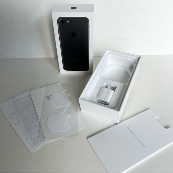 iPhone 7 Unlocked 128 GB - Picture 3 of 12